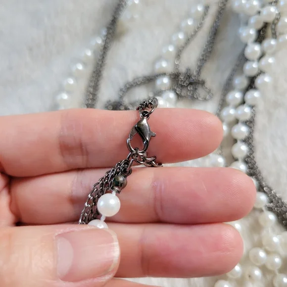 Long Elegant Silver/White Faux Pearl Beaded Knotted Lariat Tassel Necklace - Picture 5 of 12